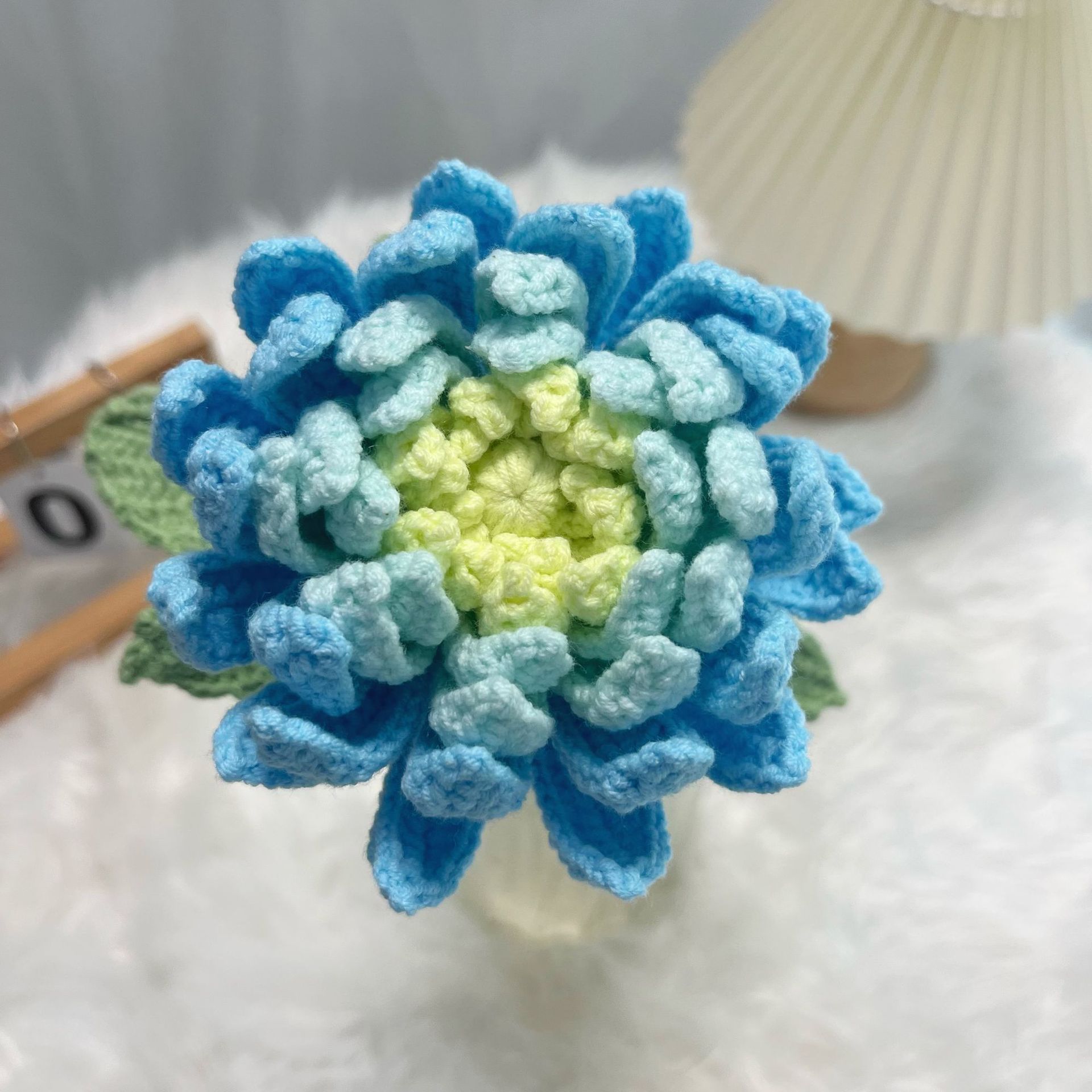 Dahlia Finished Products Handm - Yarn Home Decor reseña y precio