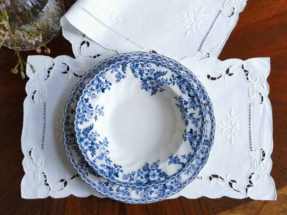 @Camellia Casa Handmade Embroi - Linen Table Runner reseña y precio