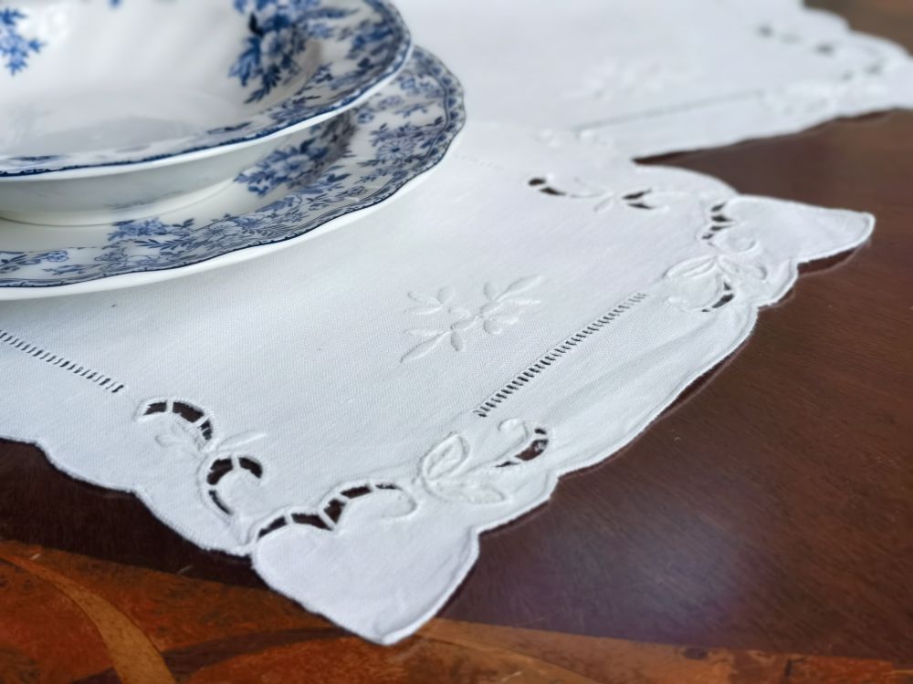 @Camellia Casa Handmade Embroi - Linen Table Runner reseña y precio