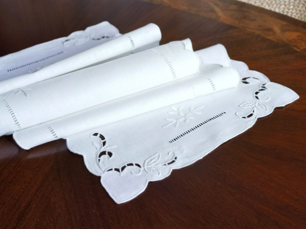 @Camellia Casa Handmade Embroi - Linen Table Runner reseña y precio
